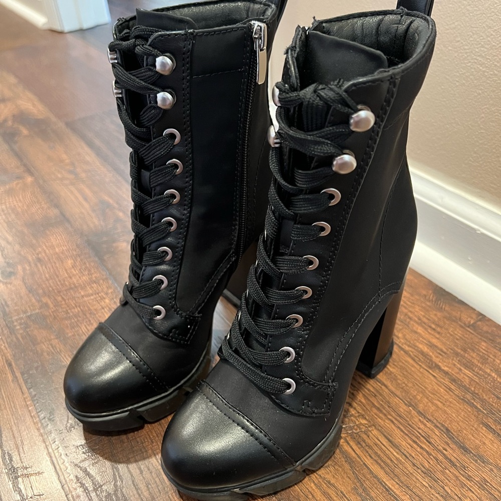 Nine West Vega platform boots